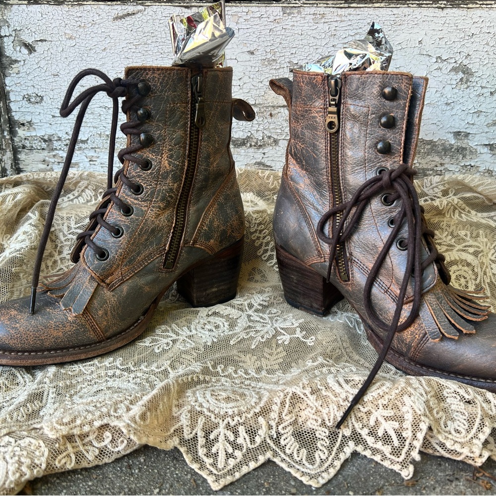 Bed/Stu Boho Cowgirl Distressed Gray Leather Lace-Up Stacked Heeled Kiltie Boots - Picture 5 of 12